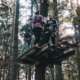 Schüler im Kletterwald