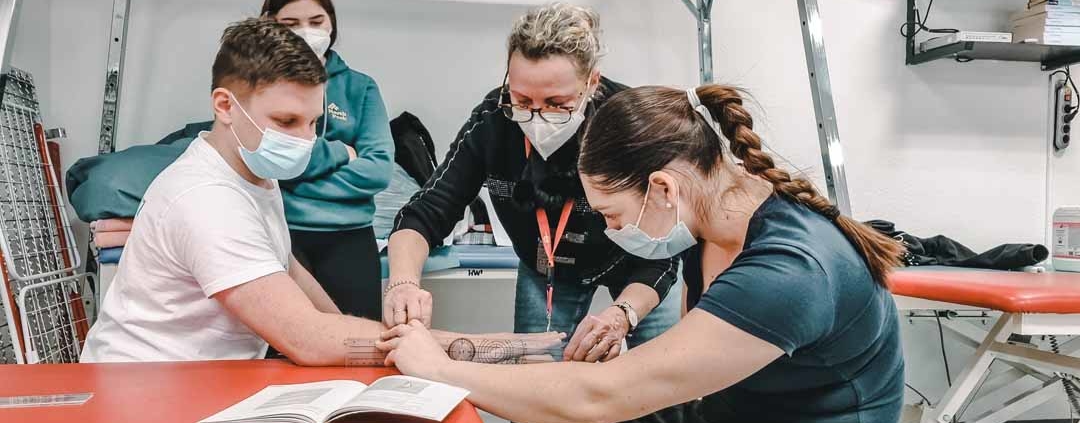 Physiotherapie Ausbildung: Messen von der Gelenkbeweglichkeit