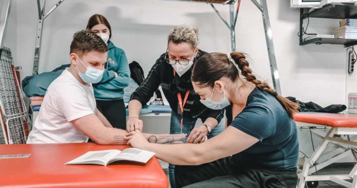 Physiotherapie Ausbildung: Messen von der Gelenkbeweglichkeit