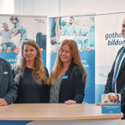 Oberbürgermeister Knut Kreuch mit Schulleitung und Dr Sebastian Buntin